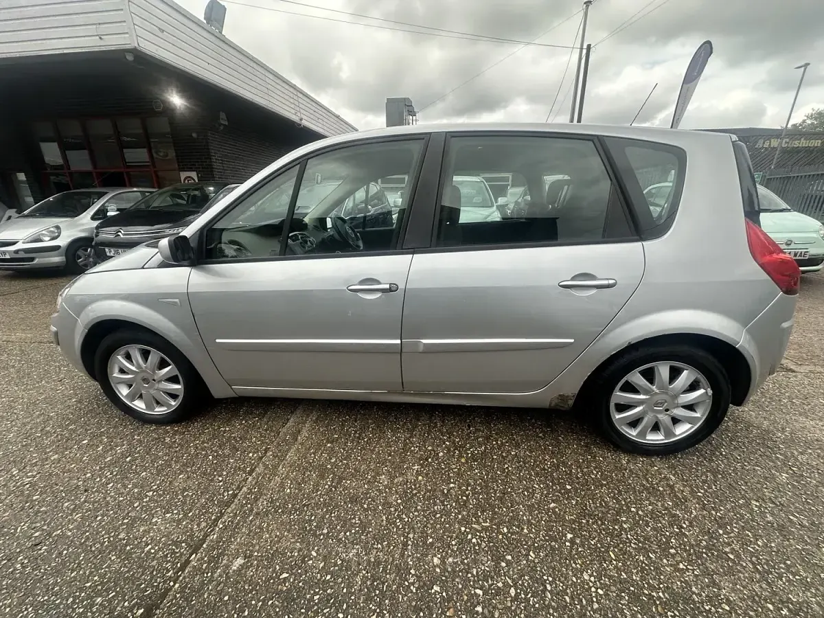 Used Renault Scénic II Dynamique 2007 Silver MPV