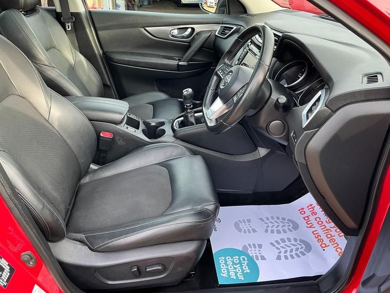 Used Nissan Qashqai N-Connecta 2018 Red SUV
