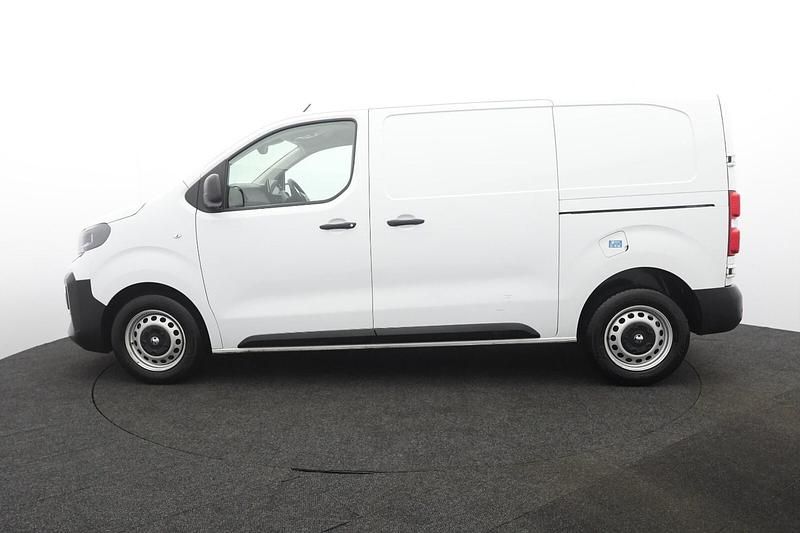 Used Vauxhall Vivaro 120 HP (88 kW) 2024 White MPV