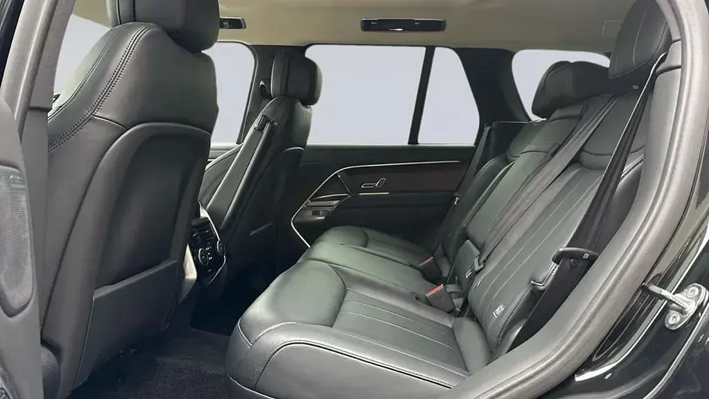 Begagnad Land Rover Range Rover HSE 296 HK (217 kW) 2023 Svart SUV