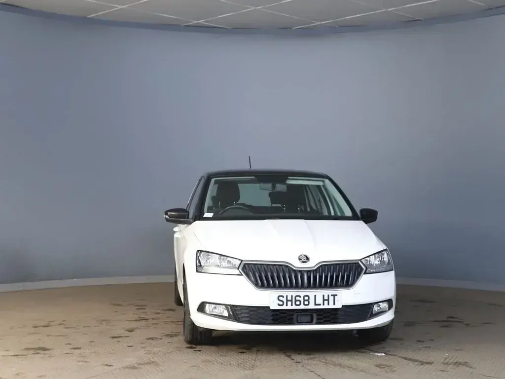 Used Skoda Fabia Colour Edition 75 HP (55 kW) 2018 White Hatchback