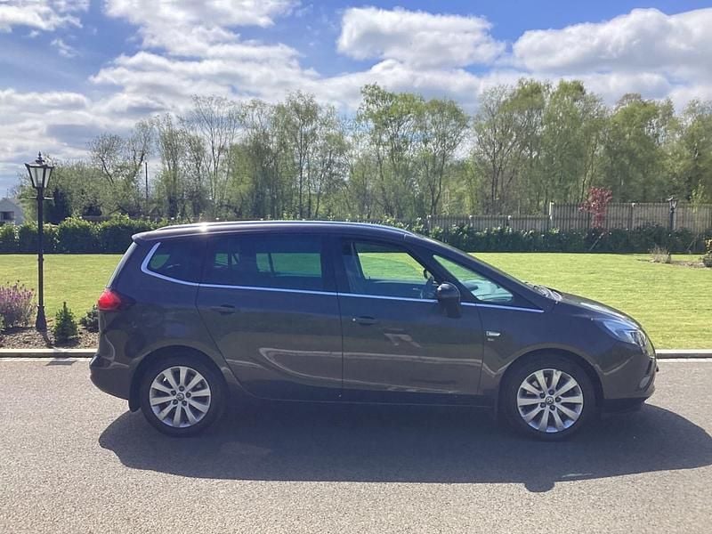 Second-hand Vauxhall Zafira 170 CP (125 kW) 2015 Gri Monovolum