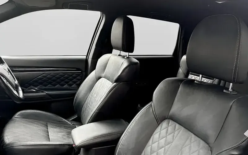 Used Mitsubishi Outlander P-HEV 224 HP (164 kW) 2020 Black SUV