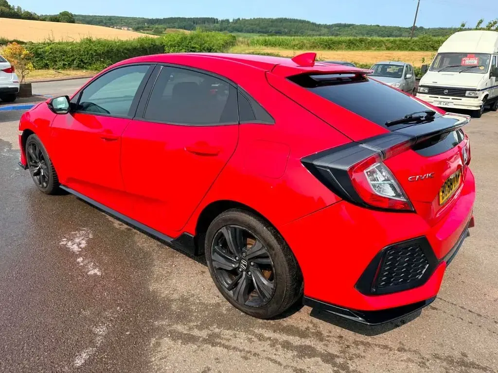 Used Honda Civic Sport 182 HP (133 kW) 2018 Red Hatchback