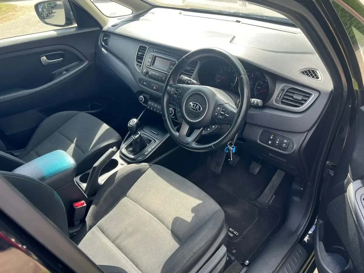 Used Kia Carens 135 HP (99 kW) 2015 Black MPV