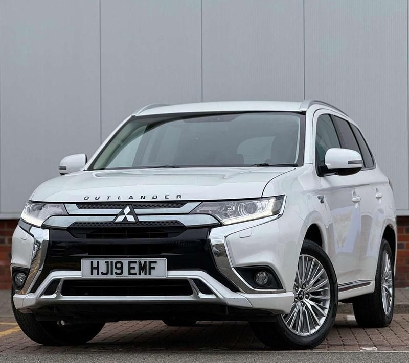 Used Mitsubishi Outlander P-HEV 2019 White SUV