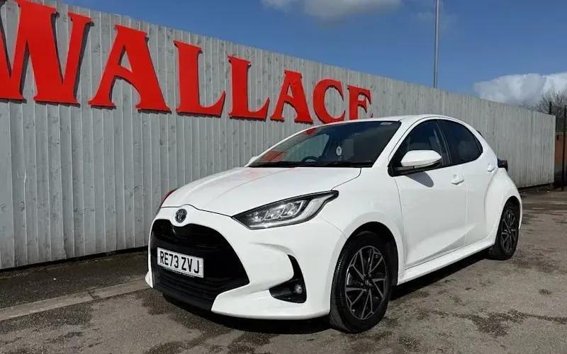 Used Toyota Yaris Design 116 HP (85 kW) 2023 White Hatchback