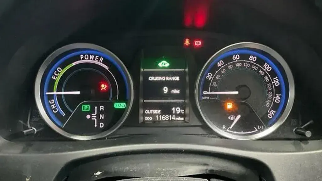 Used Toyota Auris Hybrid 136 HP (100 kW) 2014 Red Estate