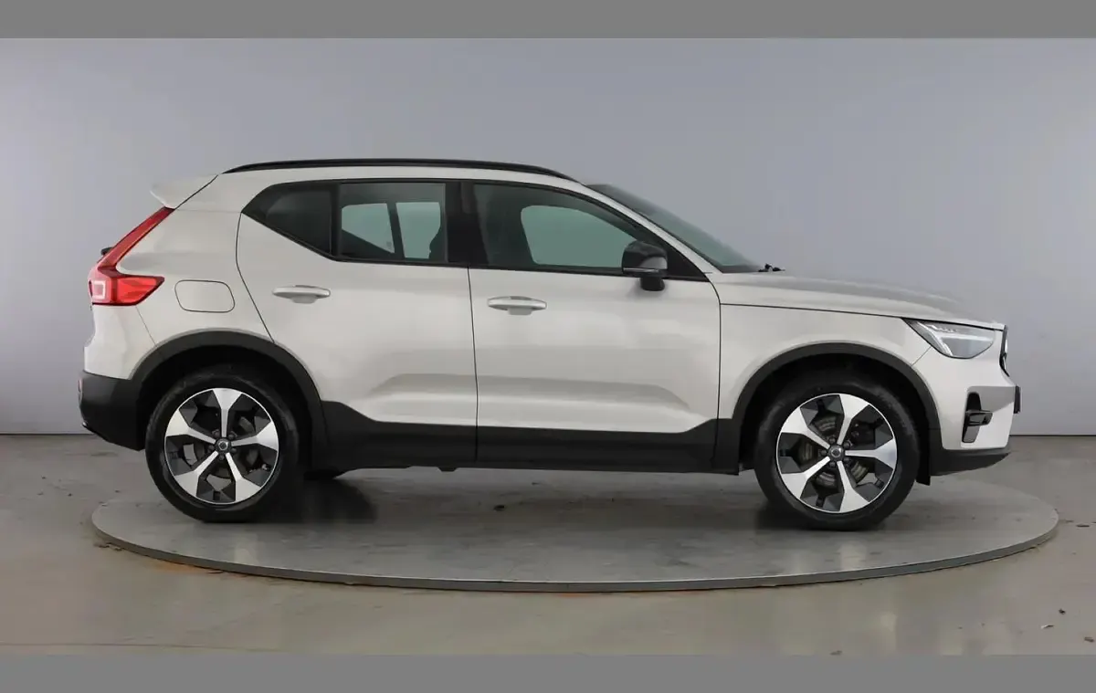 Used Volvo XC40 Plus 194 HP (142 kW) 2025 Silver SUV