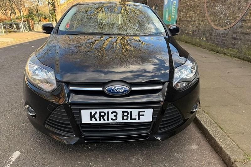 Used Ford Focus Zetec 125 HP (91 kW) 2013 Black Hatchback