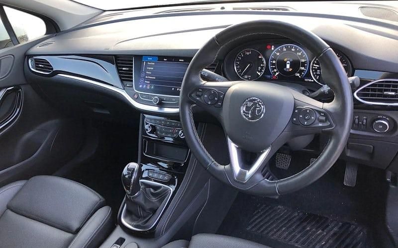 Used Vauxhall Astra Elite 145 HP (106 kW) 2020 White Hatchback