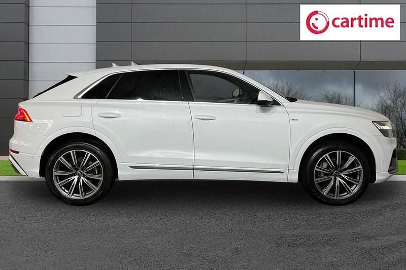 Begagnad Audi Q8 S-Line 286 HK (210 kW) 2022 Vit SUV