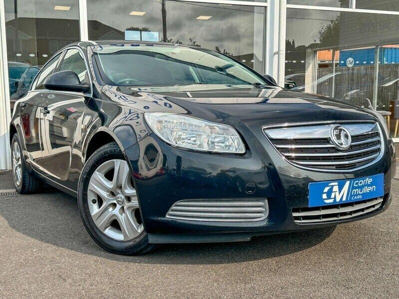 Black Used 2011 Vauxhall Insignia Hatchback | £2,695 (Good price) - Image 1/4