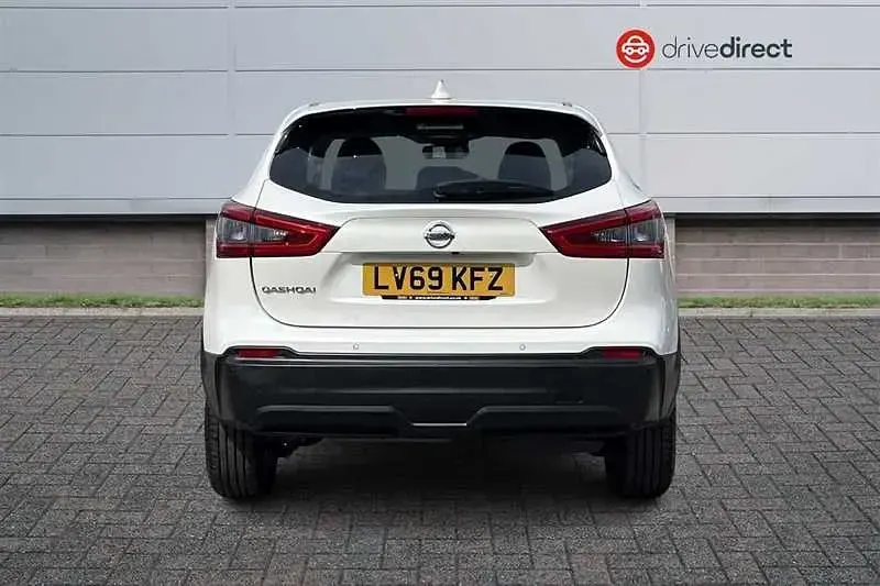 Used Nissan Qashqai Acenta Premium 115 HP (84 kW) 2019 White SUV