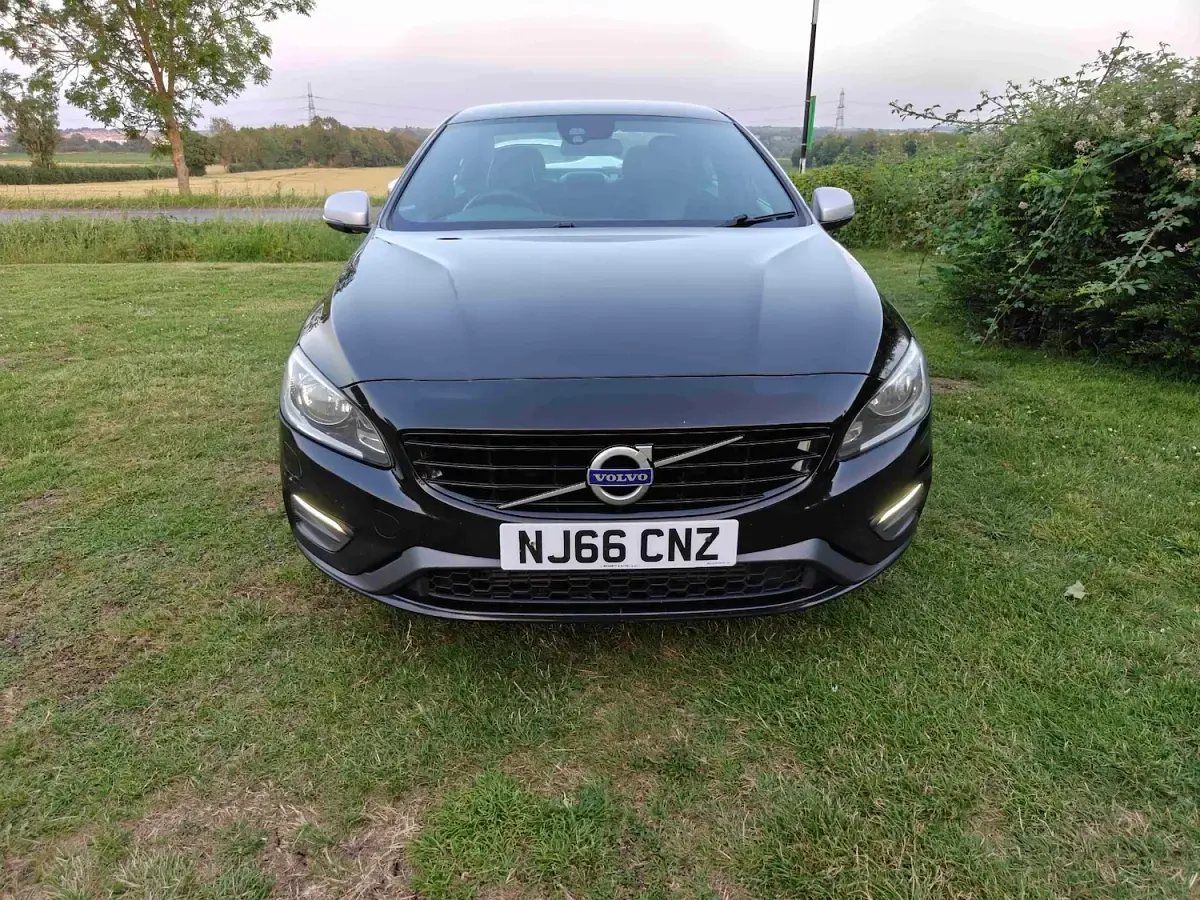 Used Volvo S60 R-Design 190 HP (139 kW) 2016 Black Sedan