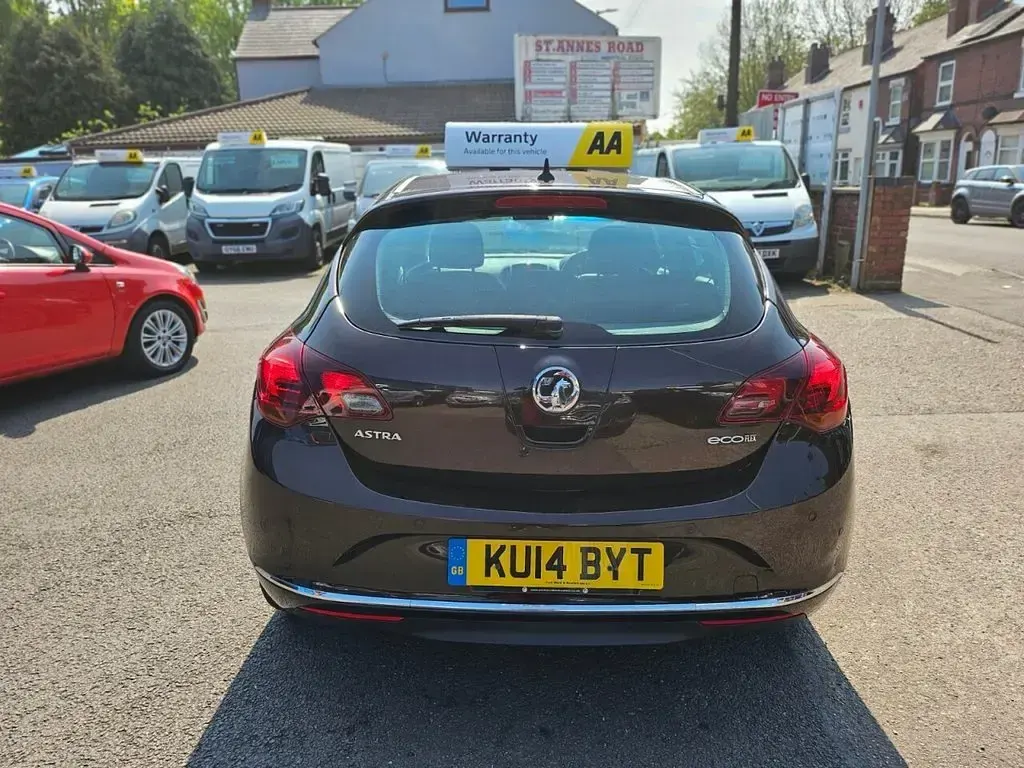 Used Vauxhall Astra Elite 130 HP (95 kW) 2014 Brown Hatchback