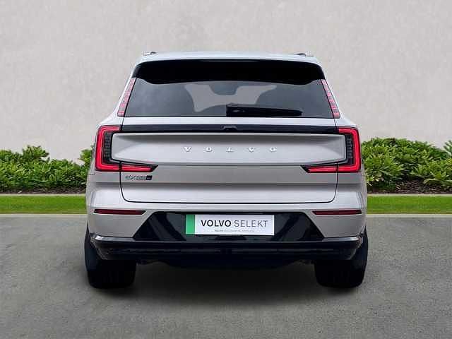 Usado Volvo EX90 Ultra 300 kW (408 HP) 2025 Prateado SUV