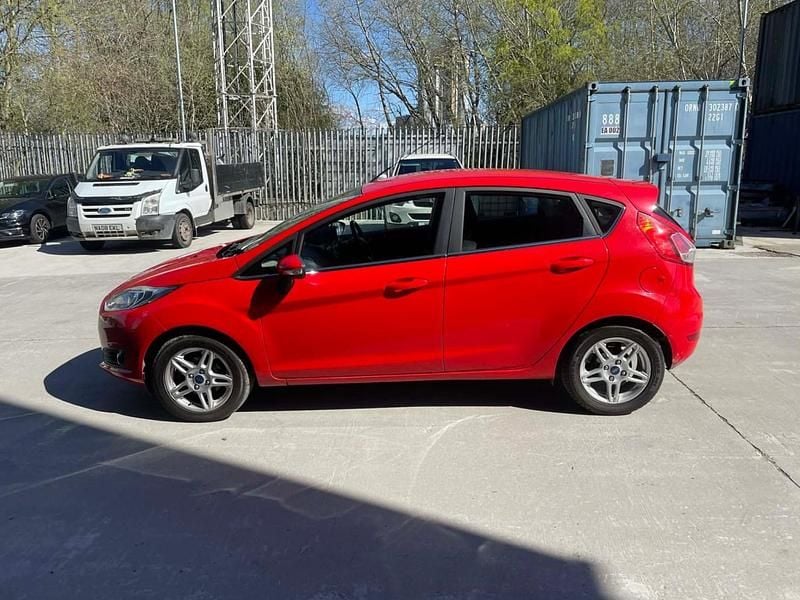 Used Ford Fiesta Zetec 82 HP (60 kW) 2013 Red Hatchback