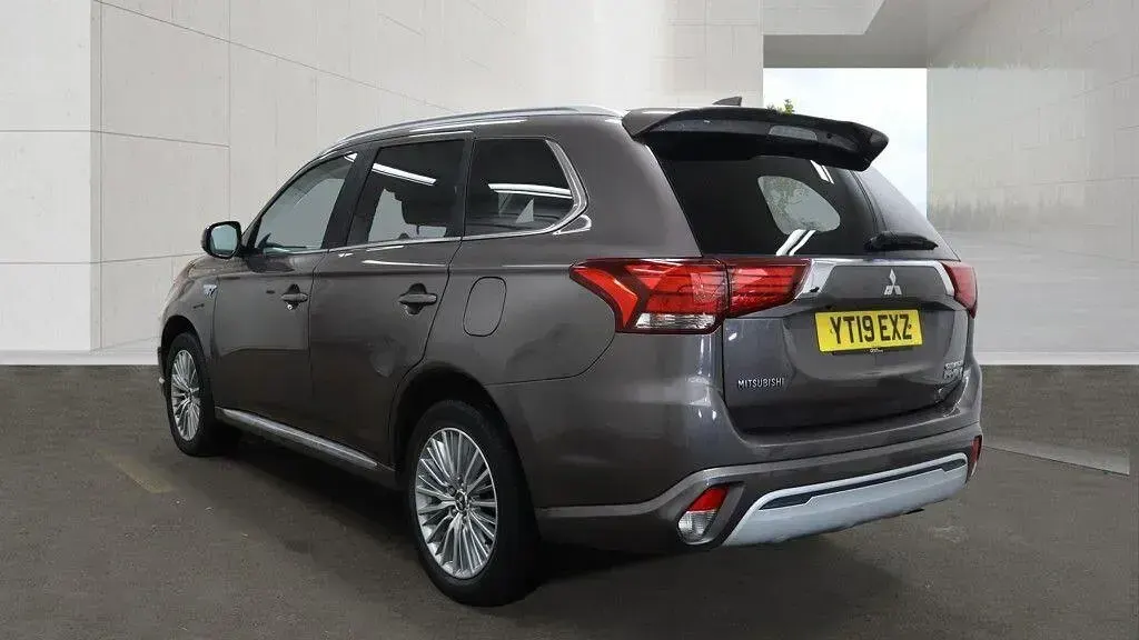 Used Mitsubishi Outlander P-HEV 2019 Brown Estate
