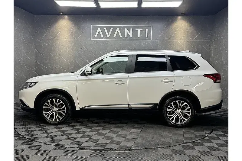 Used Mitsubishi Outlander 150 HP (110 kW) 2018 White SUV