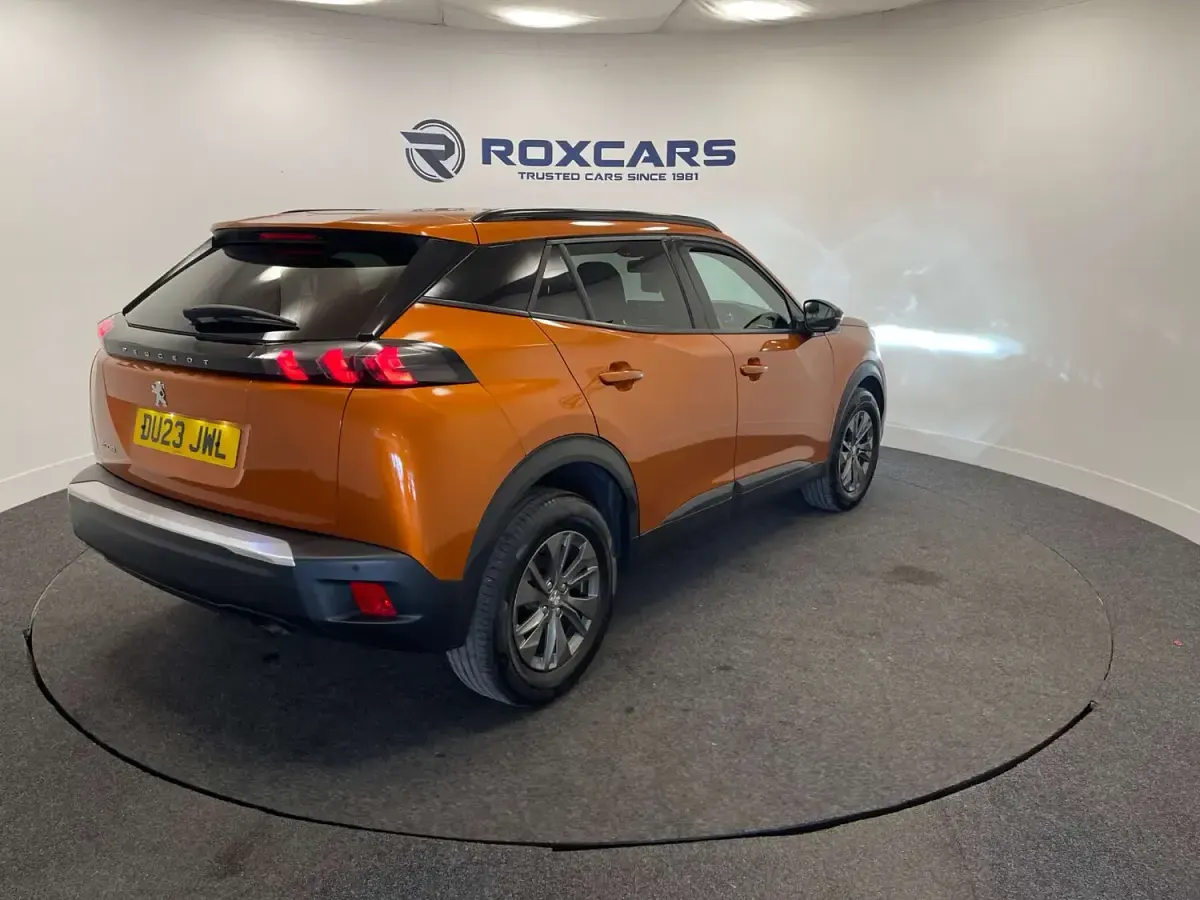 Used Peugeot 2008 Active+ 100 HP (73 kW) 2023 Orange SUV