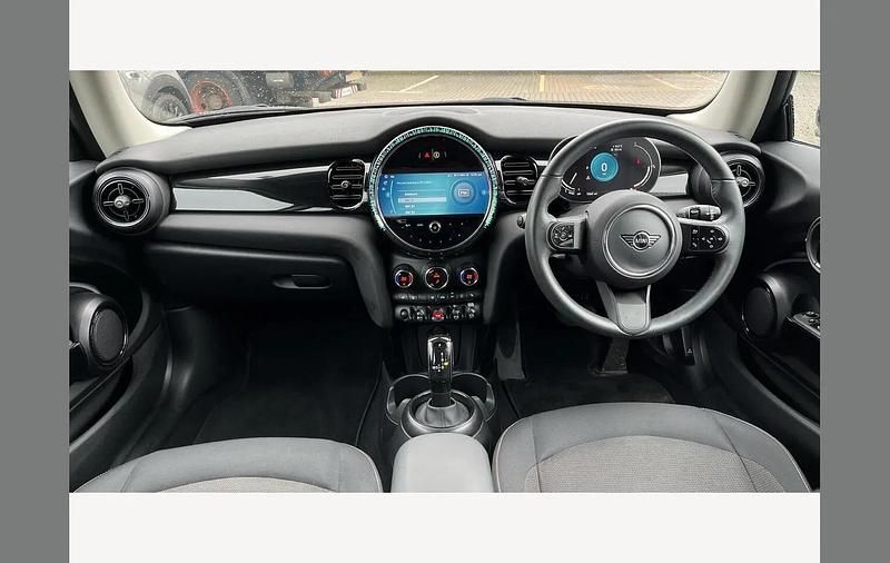 Used Mini Cooper Classic 136 HP (100 kW) 2023 Silver Hatchback