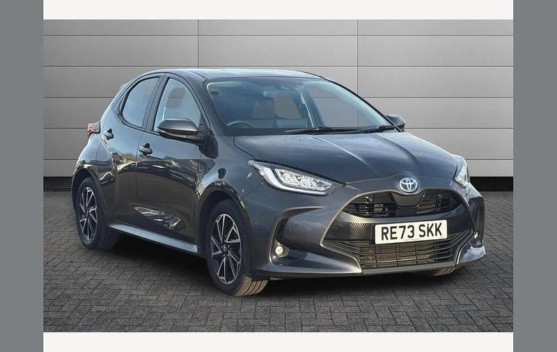 Used Toyota Yaris Hybrid Design 116 HP (85 kW) 2023 Grey Hatchback