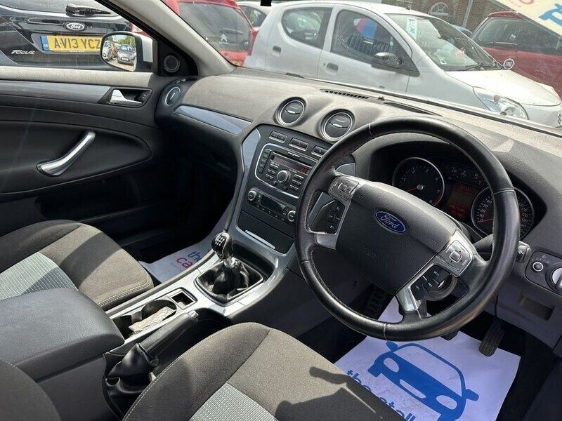 Image 3/4