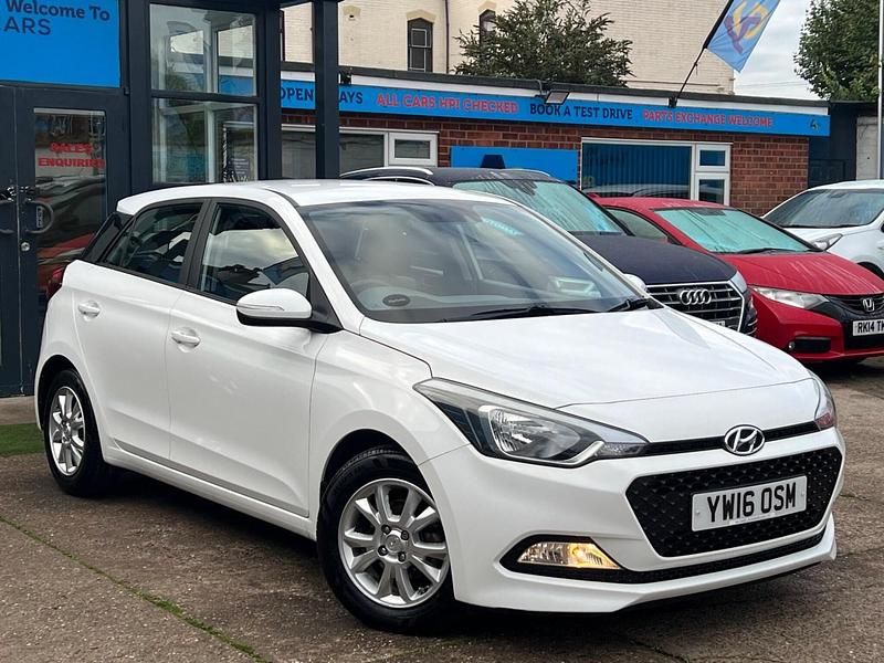 White Used 2016 Hyundai i20 SE Hatchback | £8,980 (Fair price) - Image 1/3