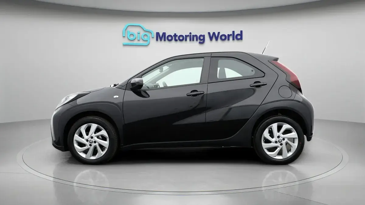Used Toyota Aygo X PURE 71 HP (52 kW) 2022 SUV