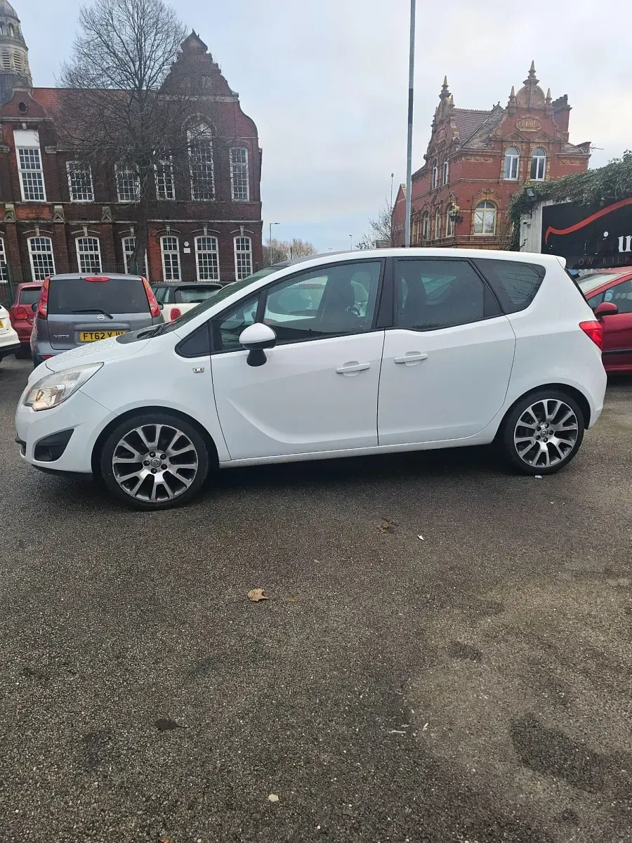 Second-hand Vauxhall Meriva Edition 2011 Alb Monovolum