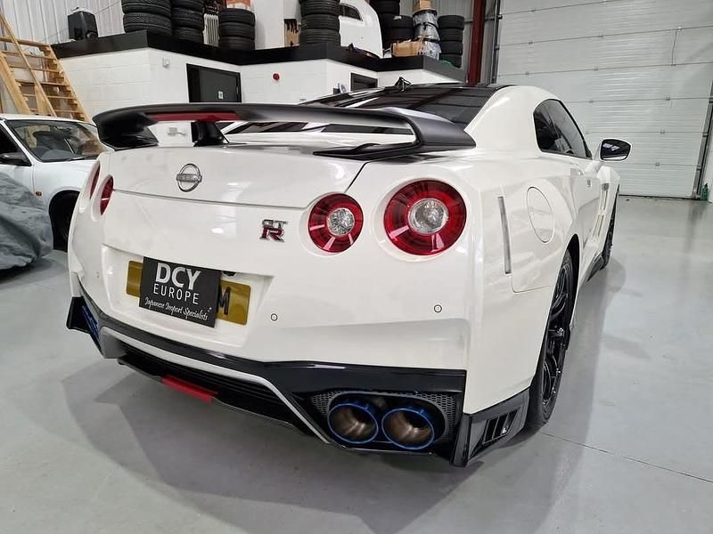 Used Nissan GT-R Track Edition 570 HP (419 kW) 2022 White Coupe