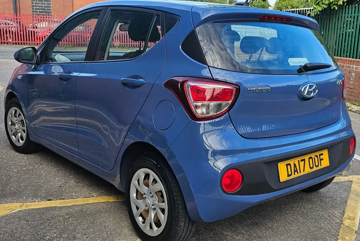 Used Hyundai i10 SE 67 HP (49 kW) 2017 Blue Hatchback