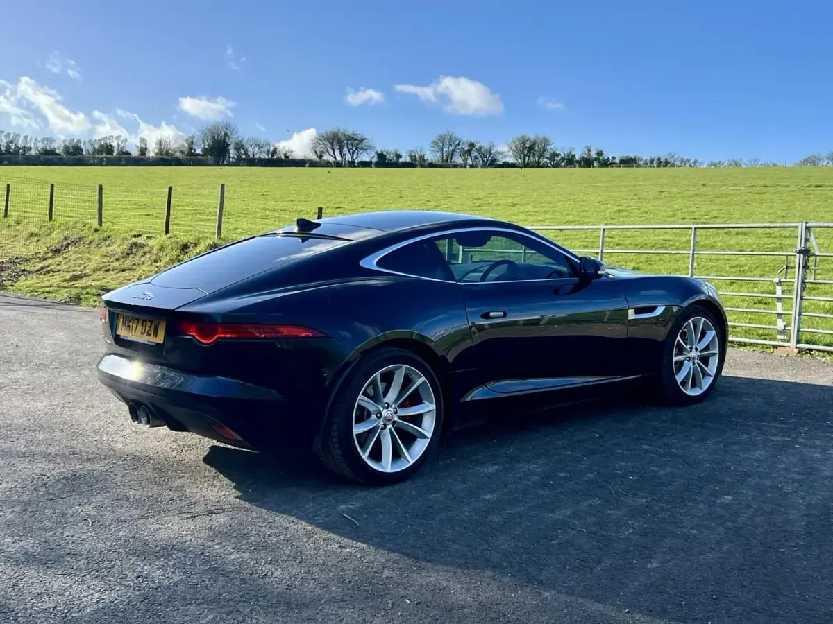 Używany Jaguar F-Type Supercharged 340 KM (250 kW) 2017 Czarny Coupe
