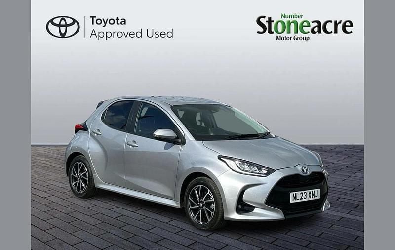 Used Toyota Yaris Hybrid Design 116 HP (85 kW) 2023 Silver Hatchback