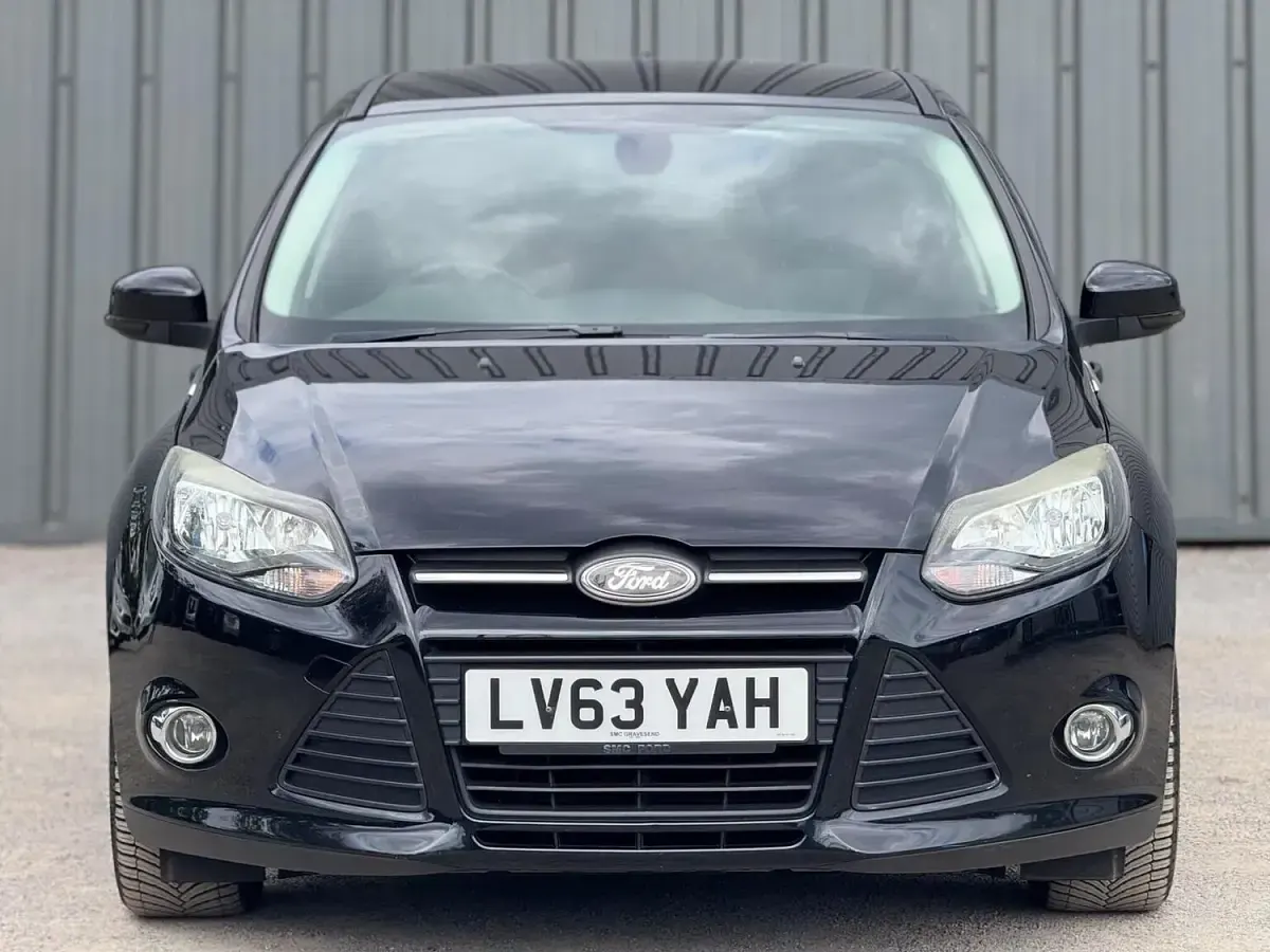 Used Ford Focus Zetec 125 HP (91 kW) 2013 Black Hatchback
