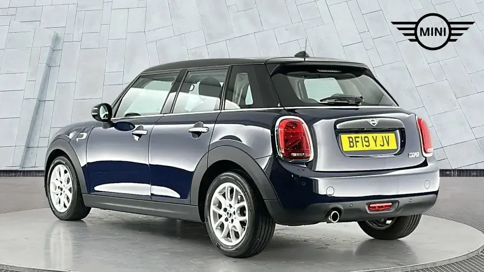 Used Mini Cooper Classic 134 HP (98 kW) 2019 Blue Hatchback