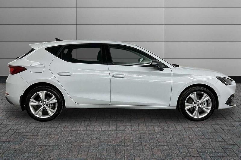 New Seat Leon FR 201 HP (147 kW) 2025 White Hatchback