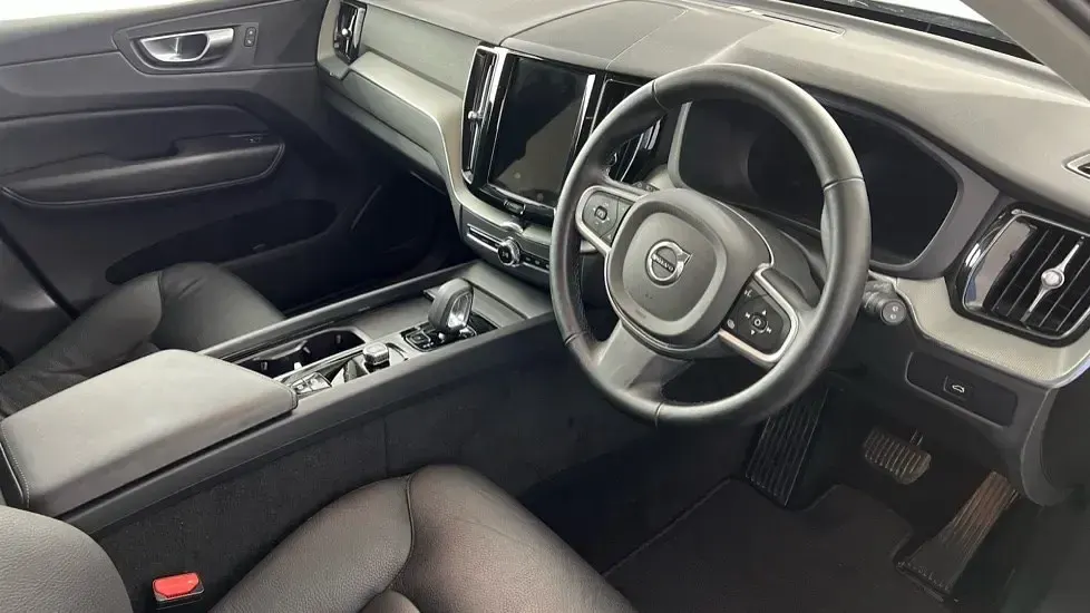 Usado Volvo XC60 Core 2025 Cinzento SUV