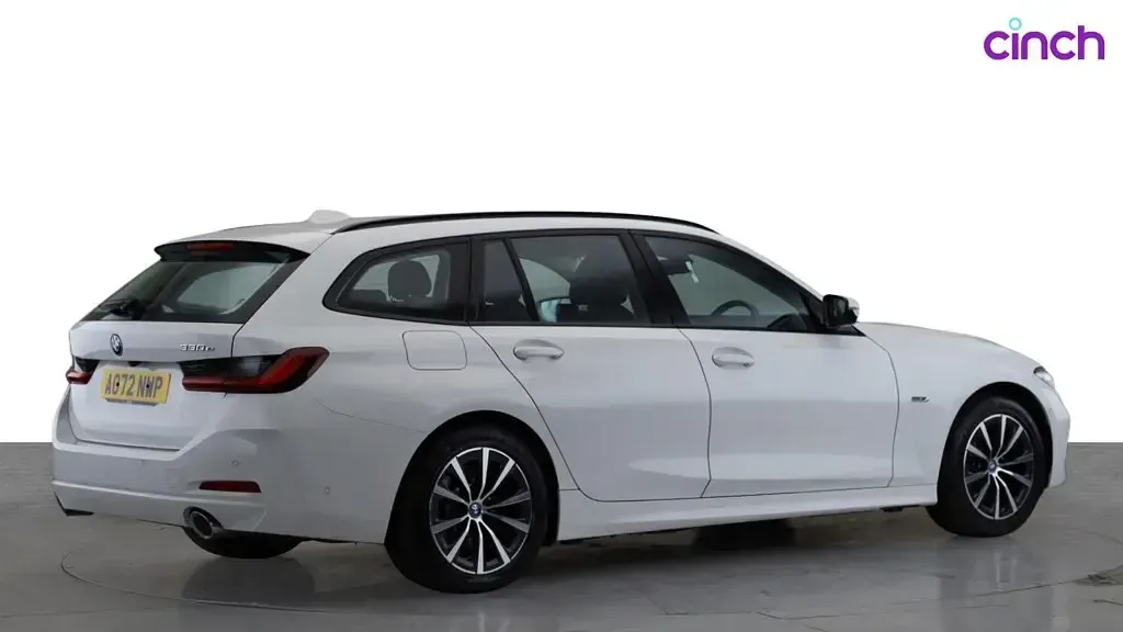 Used BMW 330e Sport Line 292 HP (214 kW) 2022 White Estate