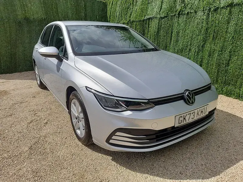 Usado VW Golf VIII Life 115 CV (84 kW) 2023 Plateado Utilitario