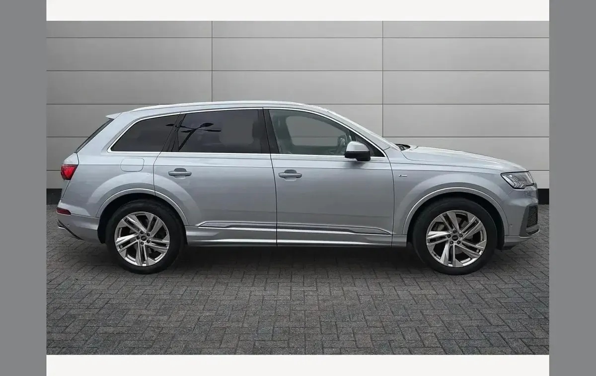 Used Audi Q7 S-Line 286 HP (210 kW) 2023 Silver SUV