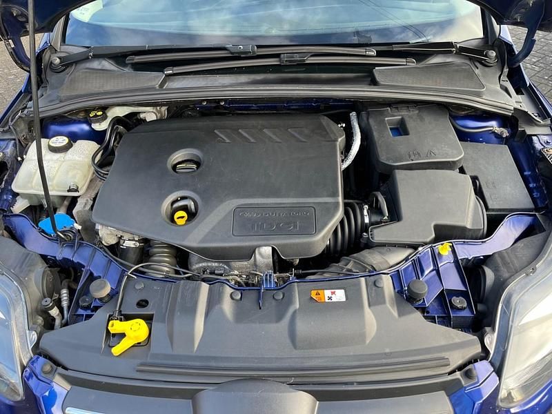 Used Ford Focus Zetec 2014 Blue Estate
