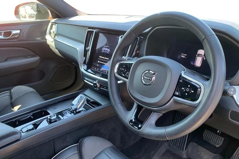 Usado Volvo V60 Plus 2022 Azul Carrinha