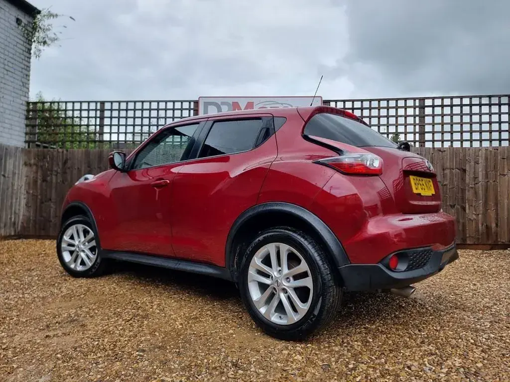 Used Nissan Juke N-Connecta 110 HP (80 kW) 2015 Red SUV
