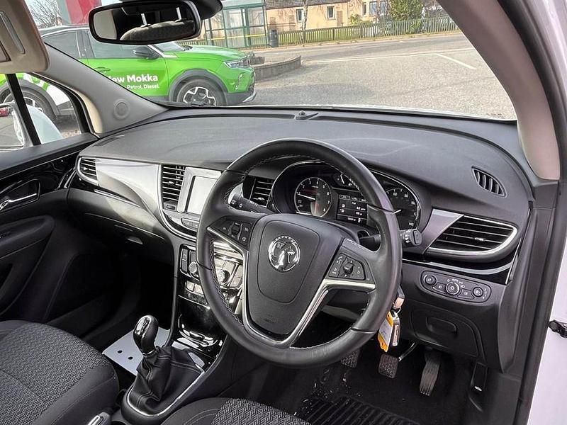 Used Vauxhall Mokka X Active 140 HP (102 kW) 2018 Summit white SUV