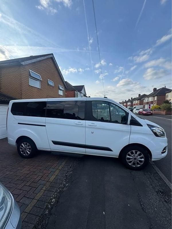 Used Ford Tourneo Zetec 105 HP (77 kW) 2021 White MPV
