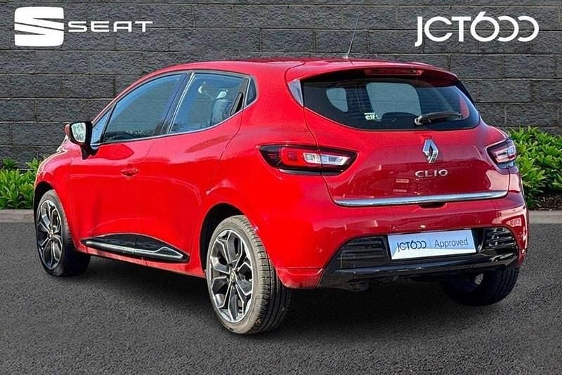 Used Renault Clio IV Dynamique 108 HP (79 kW) 2018 Red Hatchback