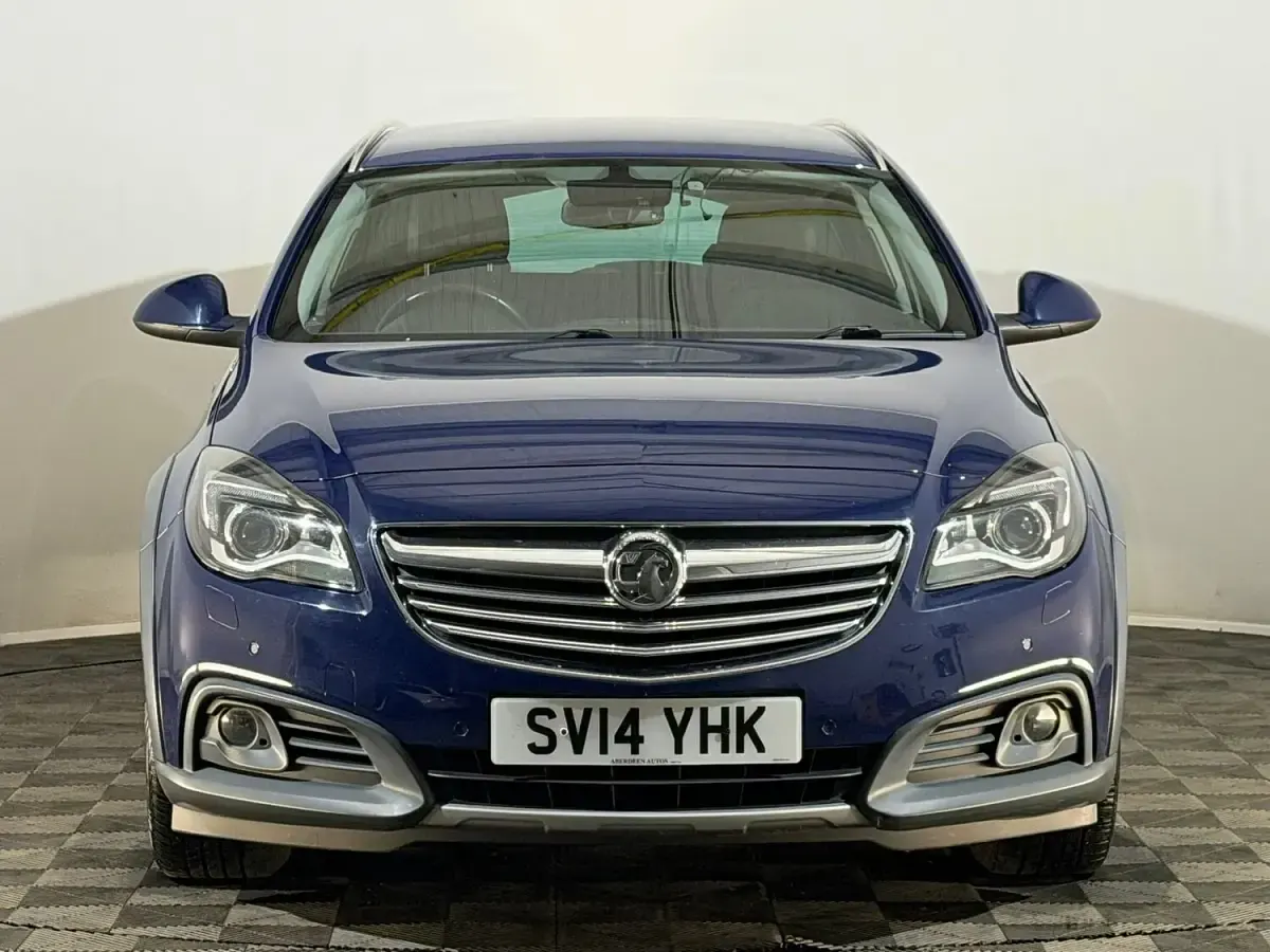 Used Vauxhall Insignia 192 HP (141 kW) 2014 Blue Estate