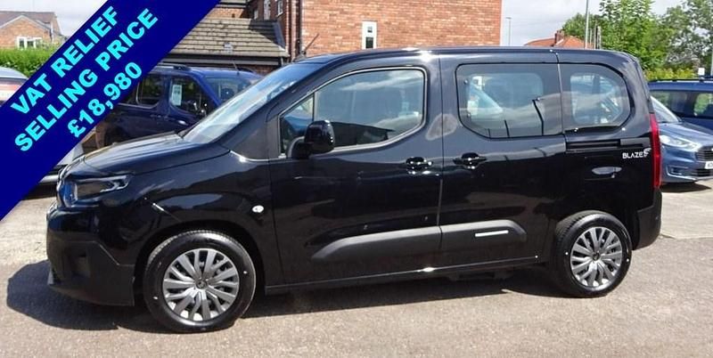 Used Citroën Berlingo 101 HP (74 kW) 2024 Black MPV
